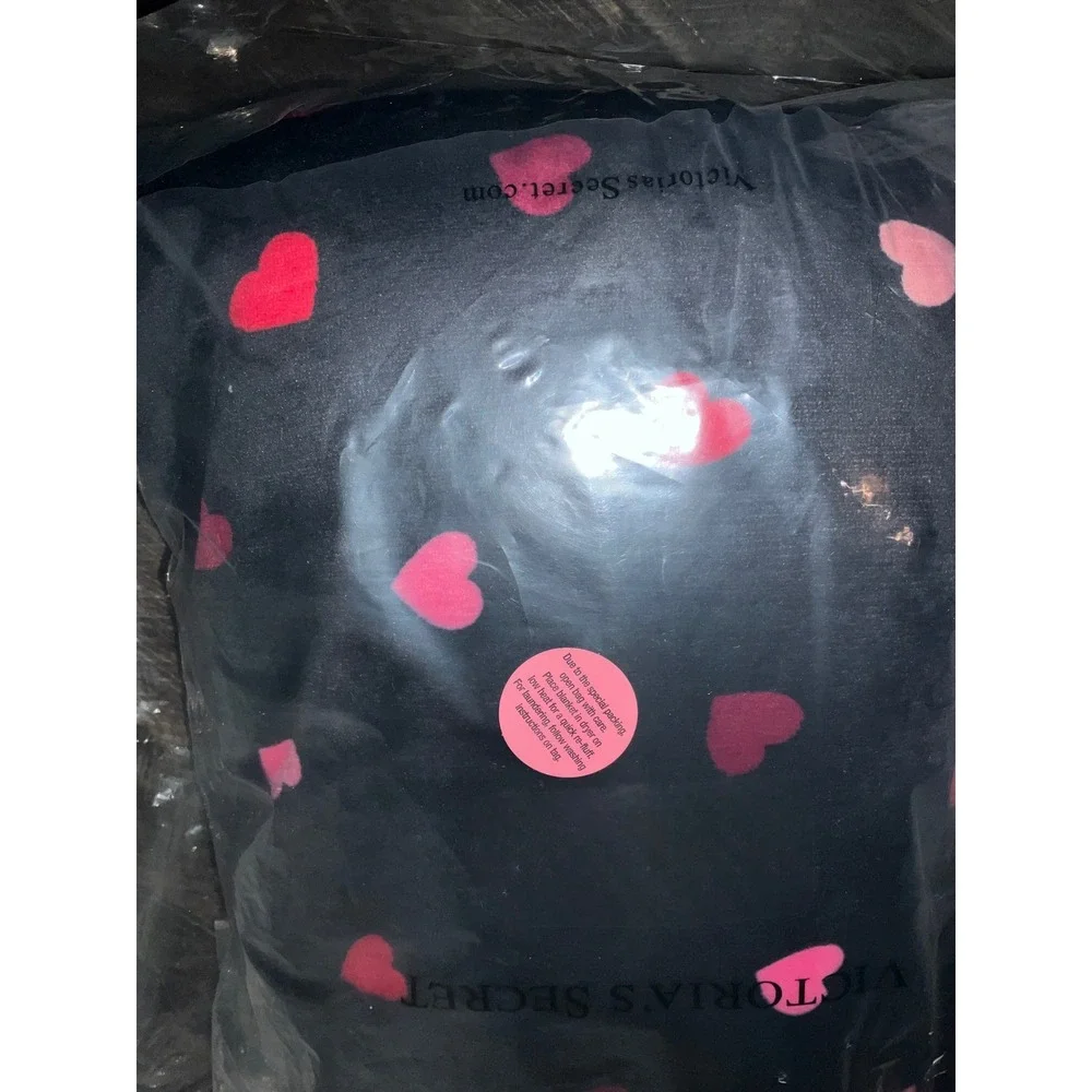 Victoria's Secret Throw Blanket Heart Print Plush Soft Logo Patch New